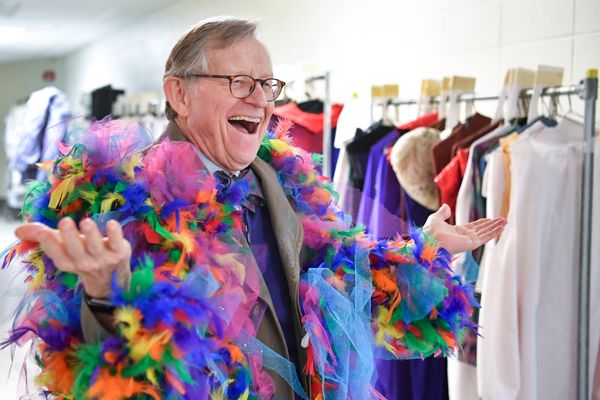 President E. Gordon Gee wearing a scarf made of colorful feathers.