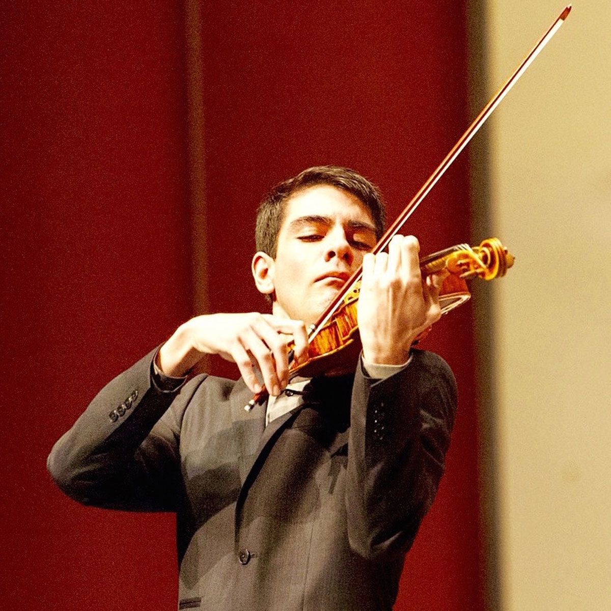 Sean Elliot playing the violin.