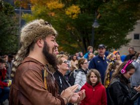 Man in coonskin cap with crowd in background